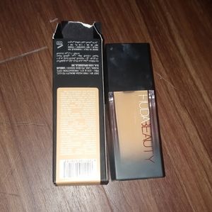 Huda Beaty foundation in the shade Amaretti 310